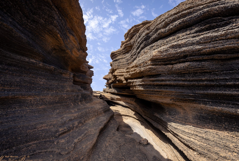 L’attrait énigmatique des canyons de Las Grietas, Lanzarote : découvrez la beauté majestueuse et les secrets cachés de la merveille naturelle de Lanzarote