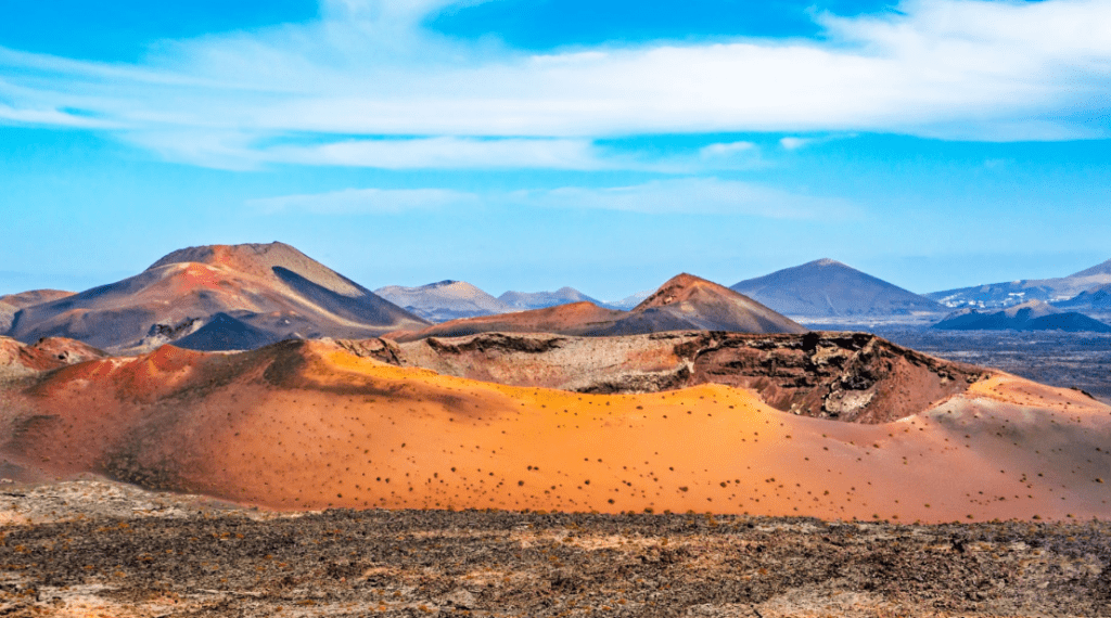Explorer le paysage martien du parc national de Timanfaya en 2024 : votre guide ultime