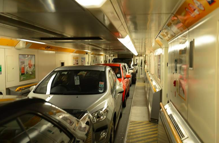 Explorer le tunnel sous la Manche en voiture : tarifs, horaires et FAQ